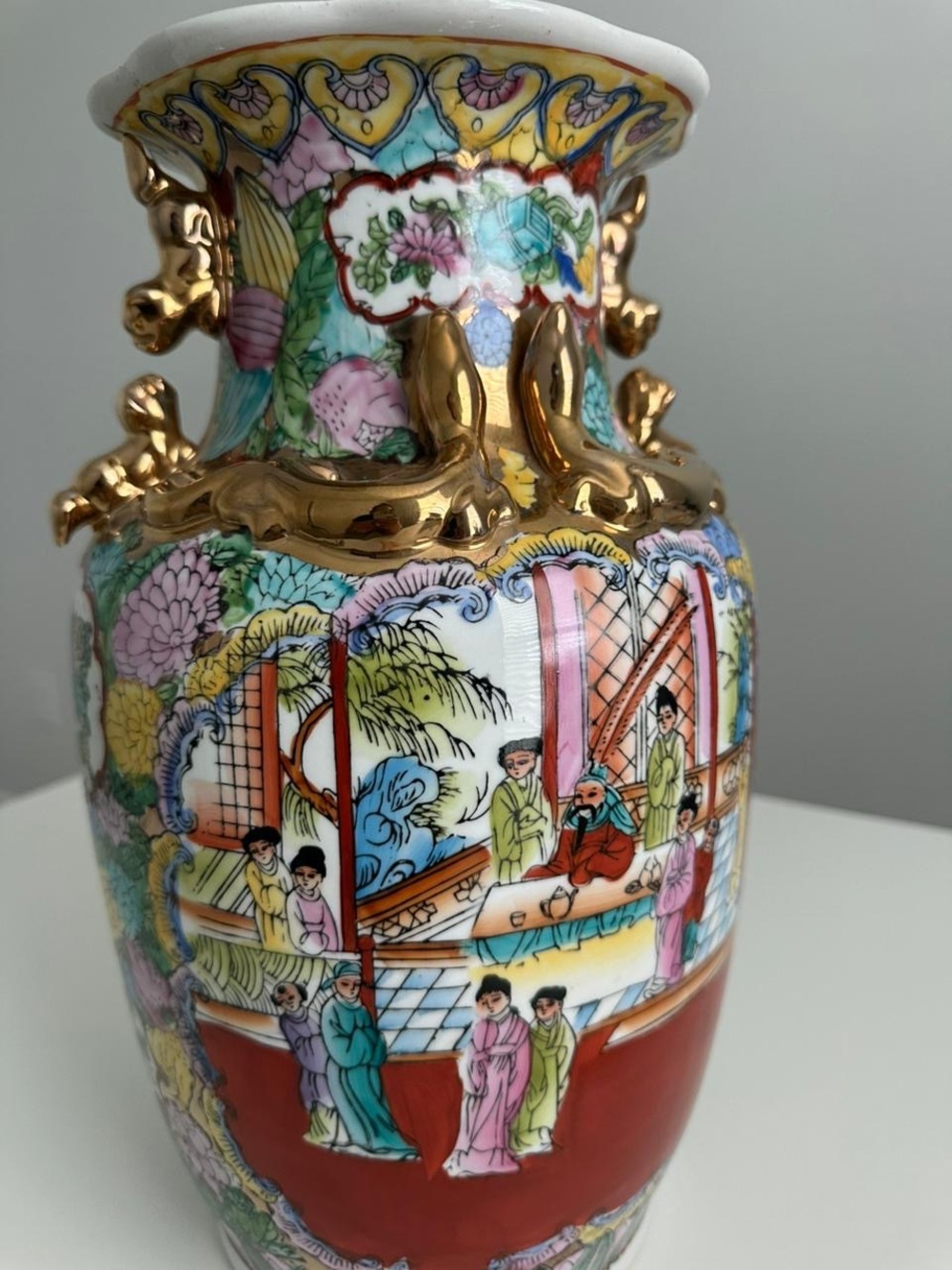 Chinese Rose Medallion Porcelain Vase - Picture 10 of 12
